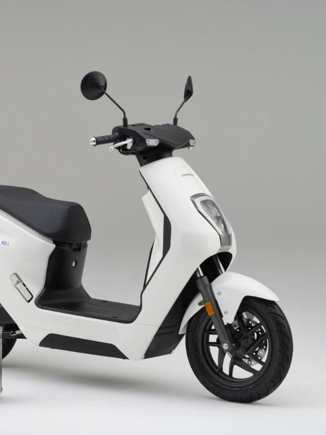 506454 Honda to Begin European Verification Test of Battery Sharing Service with-643x858