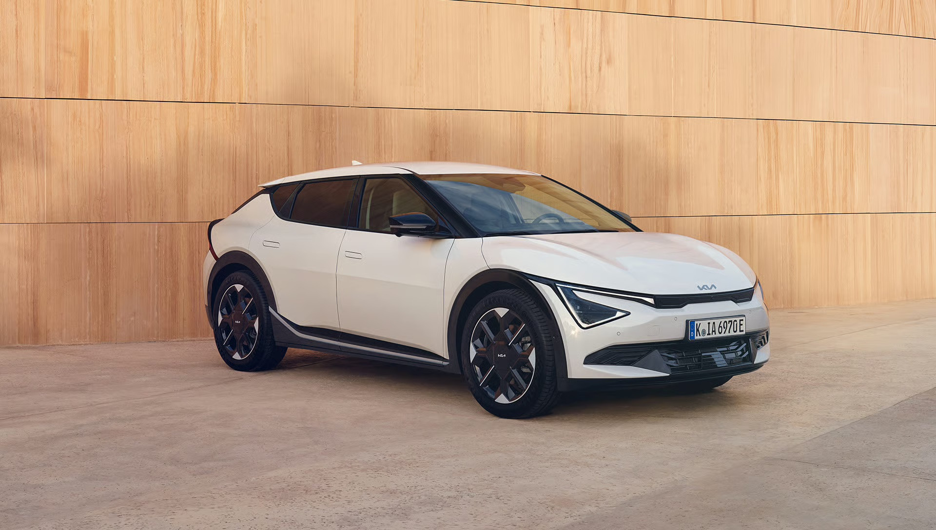 kia-ev6-pe-my24-delp-exterior-34front-single-beautyshot-closeup