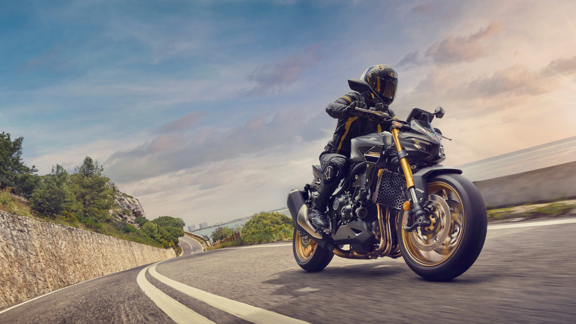 497702 25YM Honda CB1000 Hornet-4357x2452