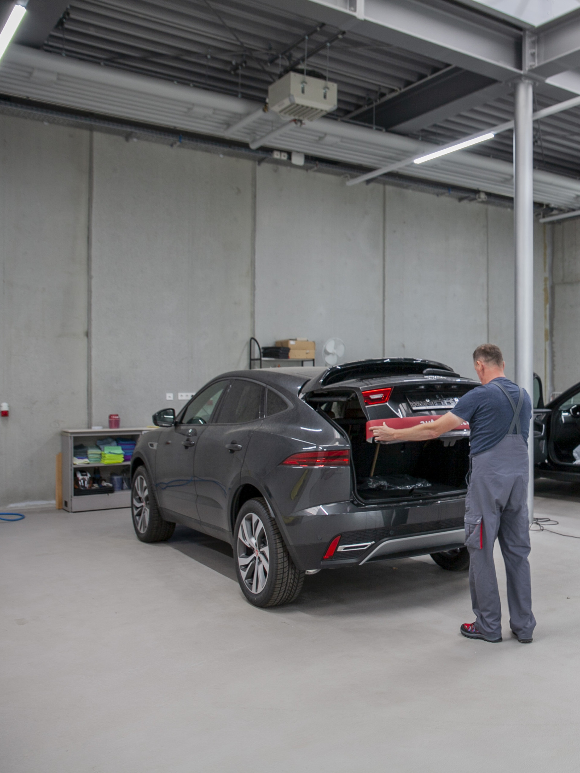 Auto-Stahl-Wien22-Team-Aufbereiter-202206-53 (1)-1931x2574