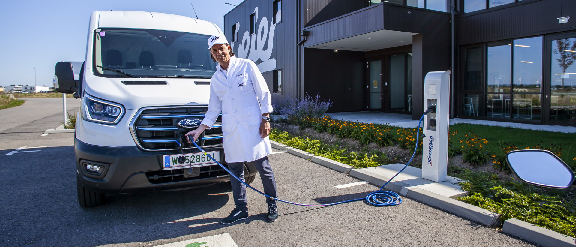 Auto-Stahl-Wien-22-Fotoshooting-Kundenmagazin-FordE-Transit-Gerald-Geier-20220811-53-3861x1654