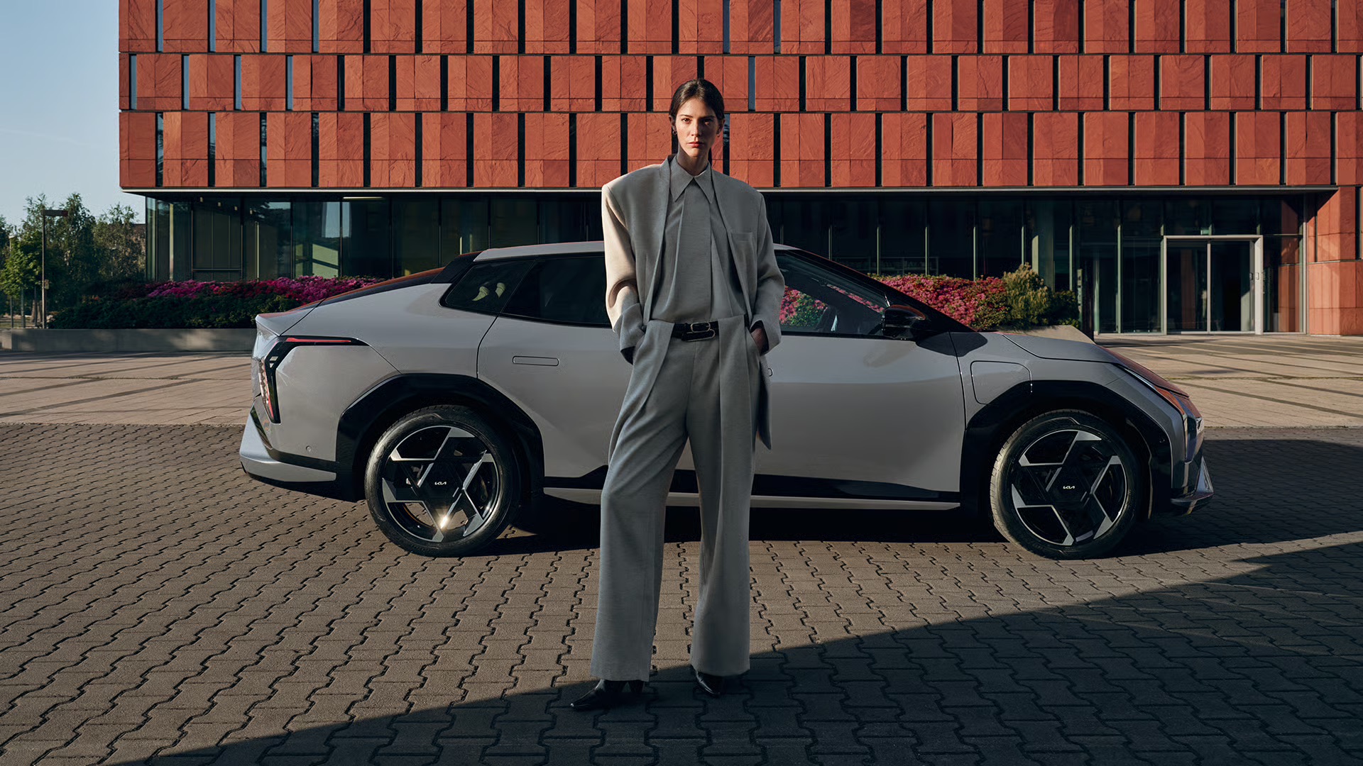 kia-ev4-gtl-fb-my26-sideprofile-v2