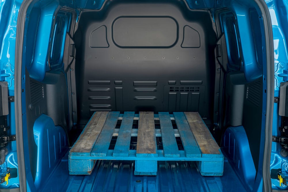 ford-e_transit_courier-eu-Column_Card_E_Transit_Courier_09-1000x667-1000x667-rear-loadspace-view-1.jpg