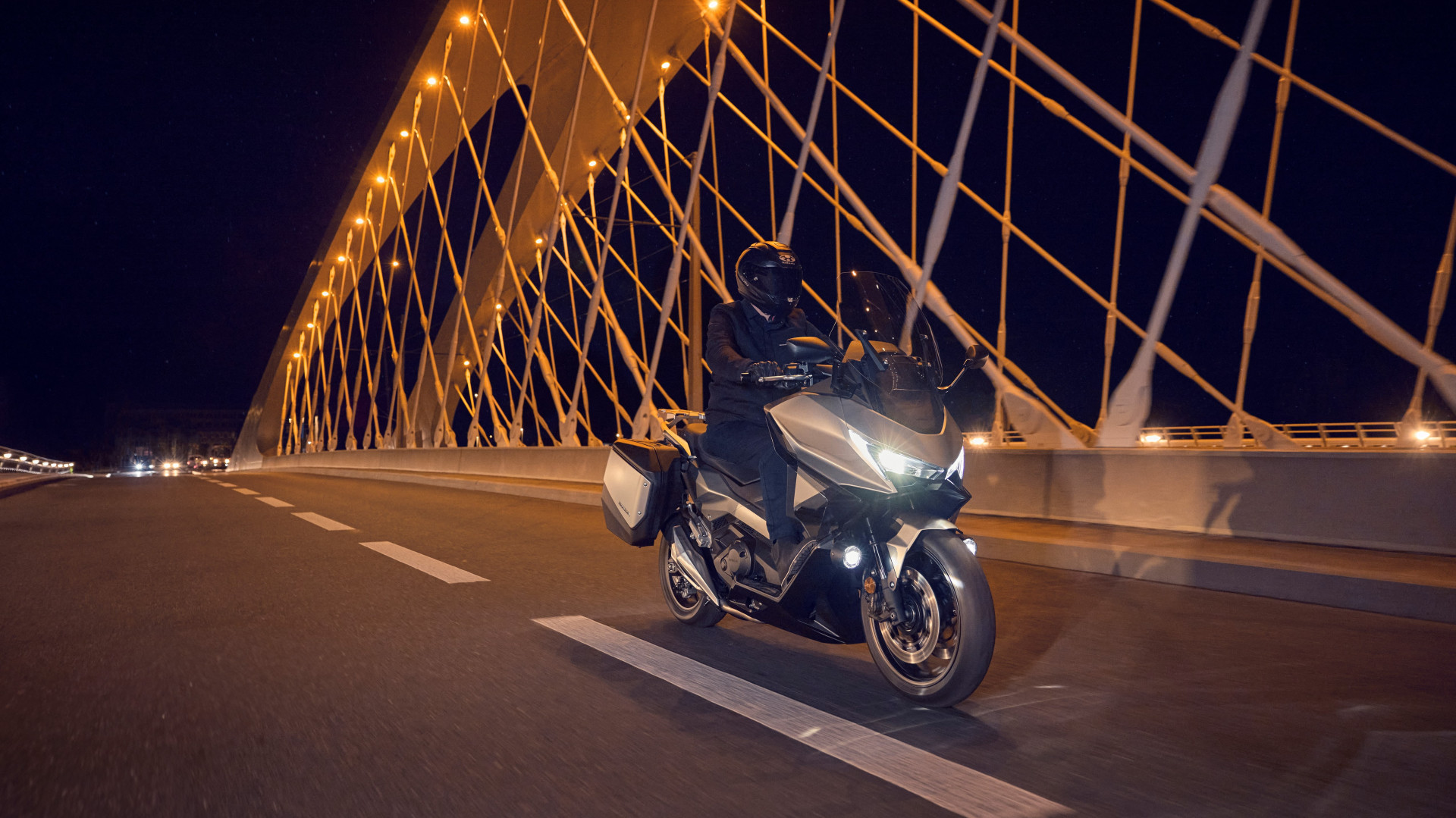 492954 25YM Honda Forza 750-5100x2867