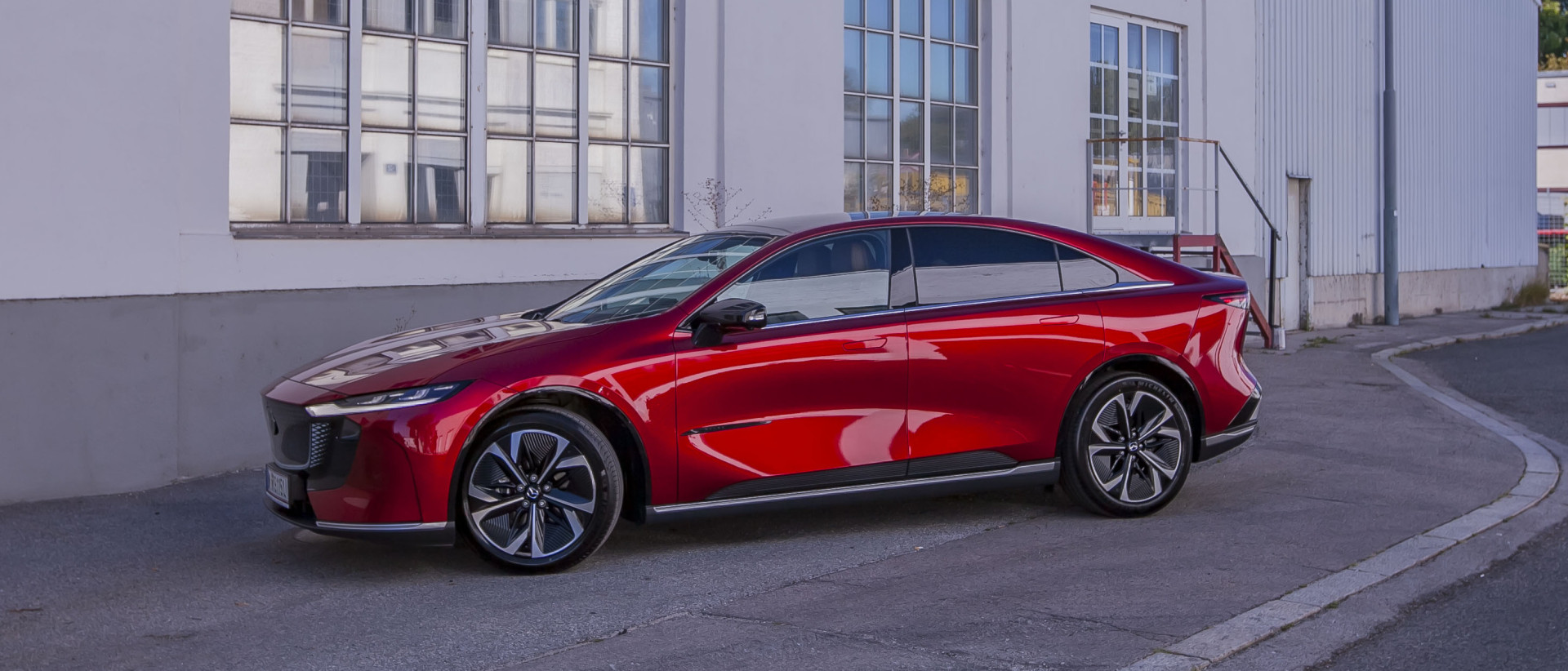 Auto Stahl Wien 21 Ausfahrt Mazda6e IK 202509-128-2958x1267