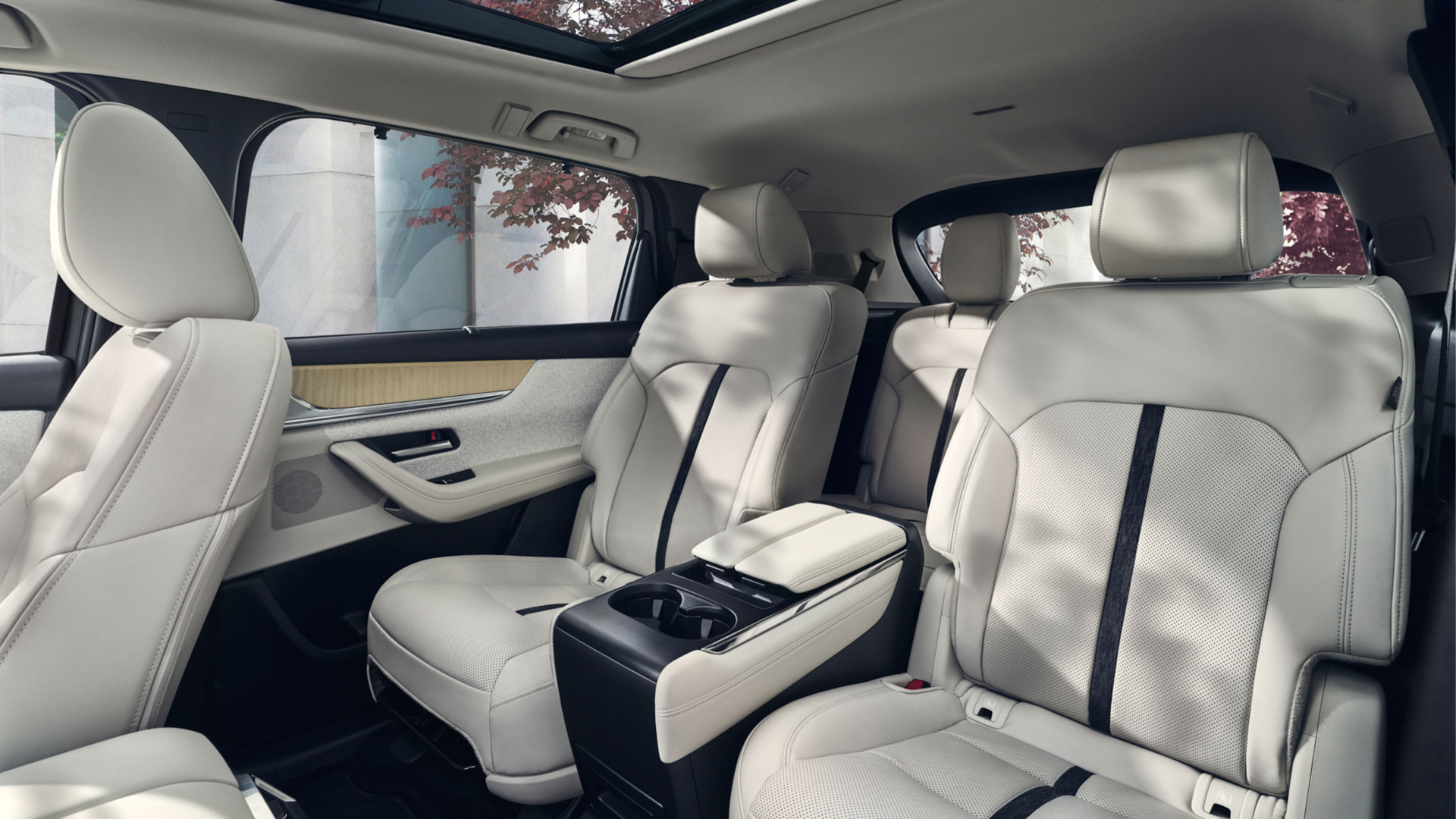 04-gallery-textblock-desktop-2-center-console