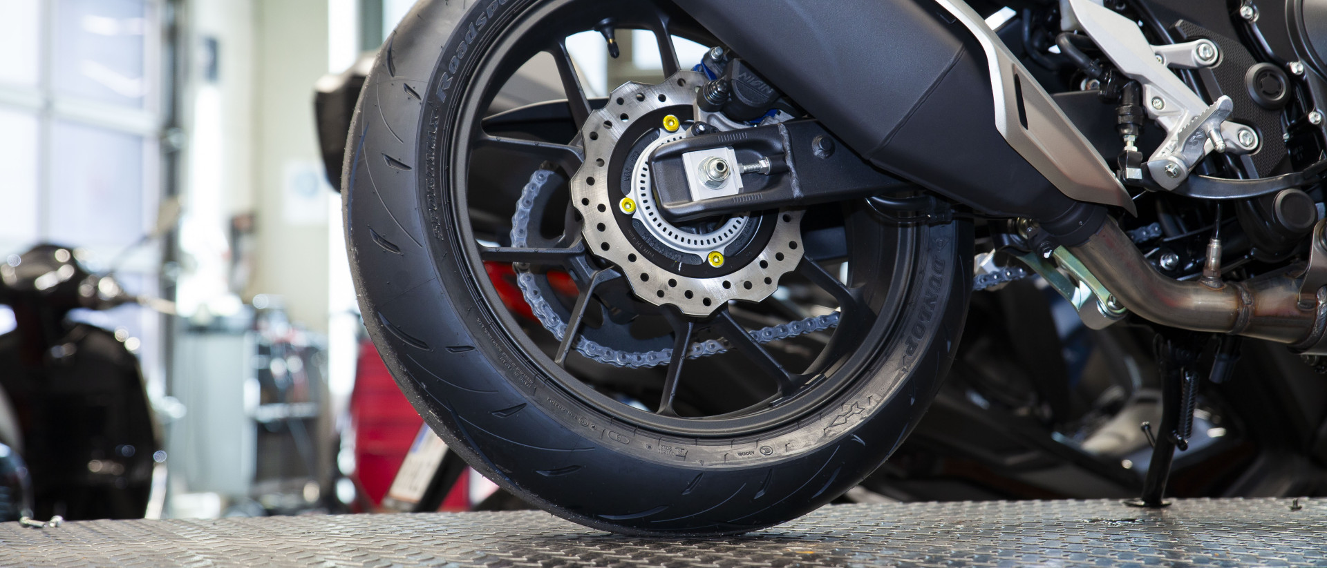 Auto Stahl Wien 22 Motorrad Auswinterung Philip Weiss 202504-20 (1)-5616x2406