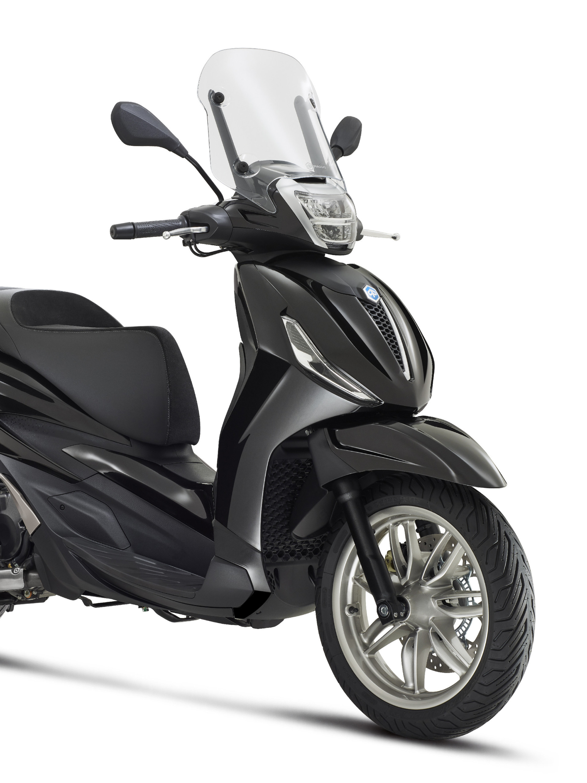 PIA Beverly 400 Nero Cosmo Studio 1-2214x2953