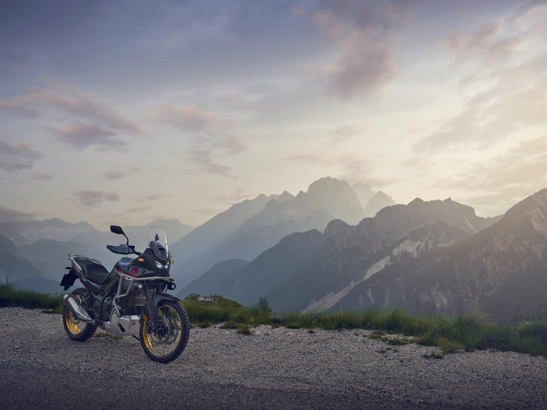 504910 25YM Honda XL750 Transalp