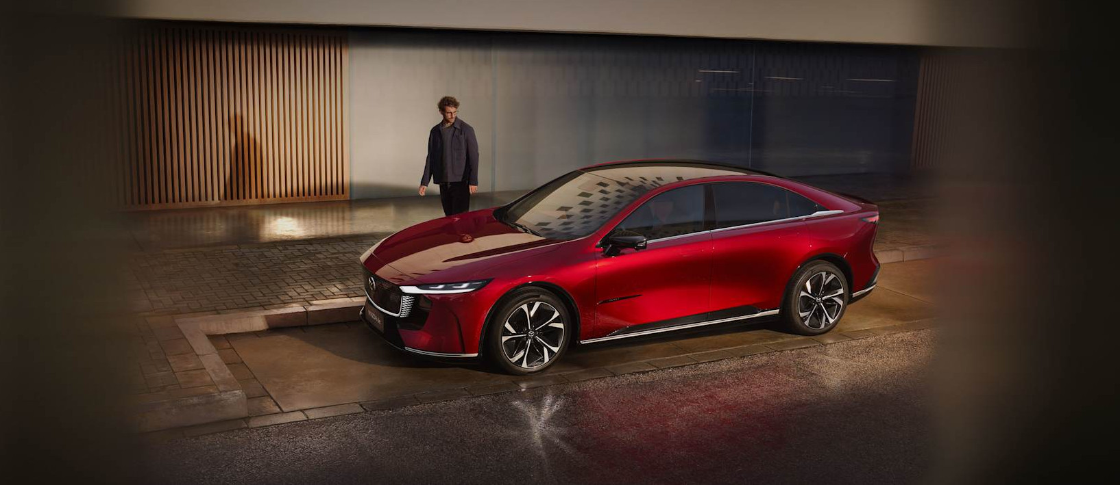 01-mazda6e-hero-desktop-1634x709