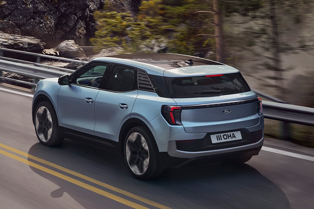 ford-cx740s-eu-Column Card 07 CX740S Ext Beauty Raised-1000x667-1000x667-explorer-driving-near-forest 4