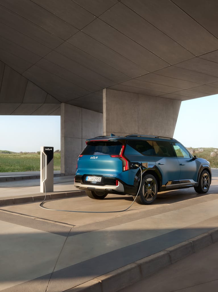 kia-ev9-my24-delp-charging-rear-m