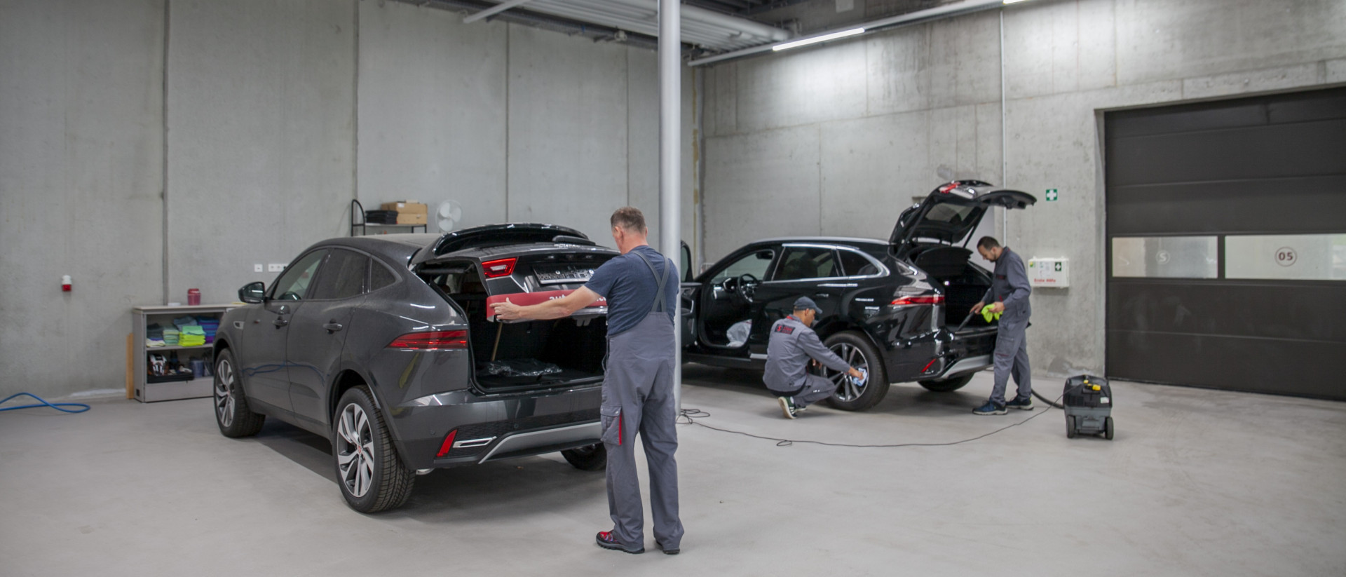 Auto-Stahl-Wien22-Team-Aufbereiter-202206-53 (1)-3861x1654