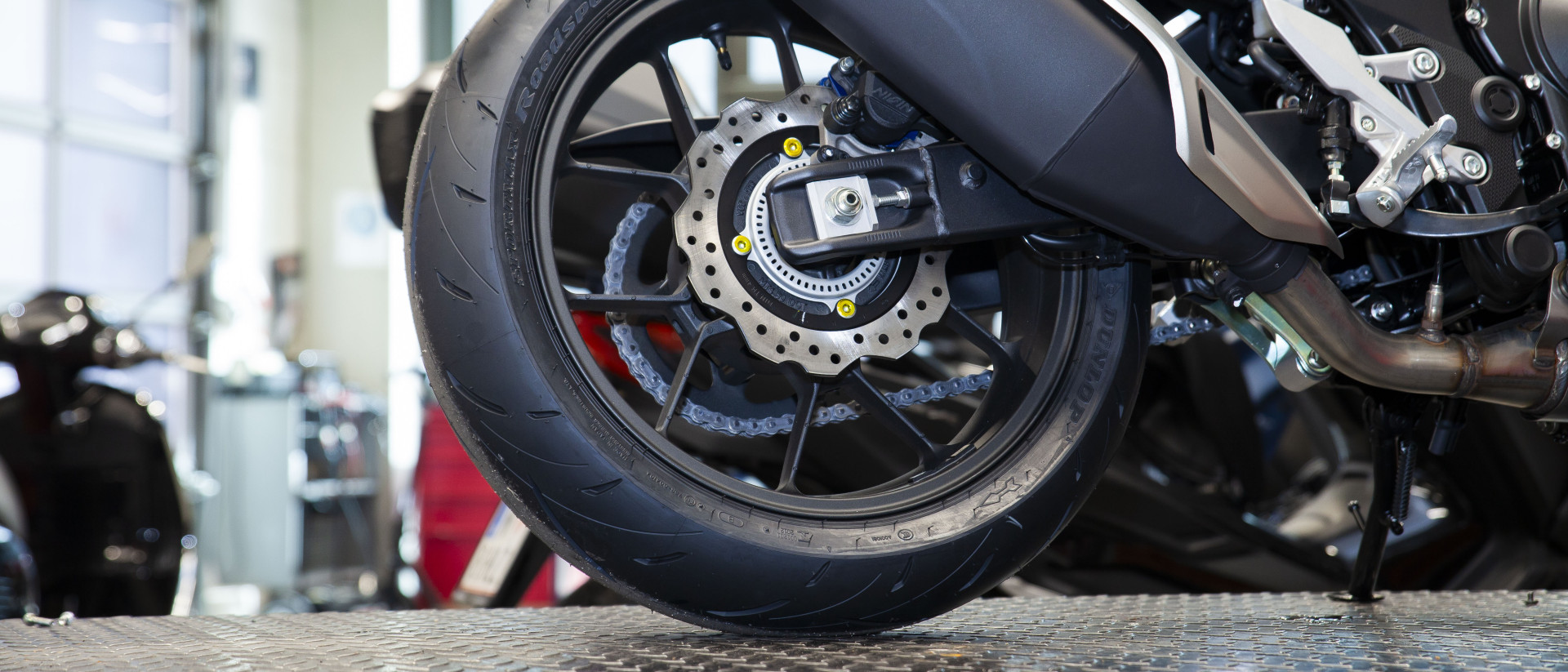 Auto Stahl Wien 22 Motorrad Auswinterung Philip Weiss 202504-20 (1)-5616x2406