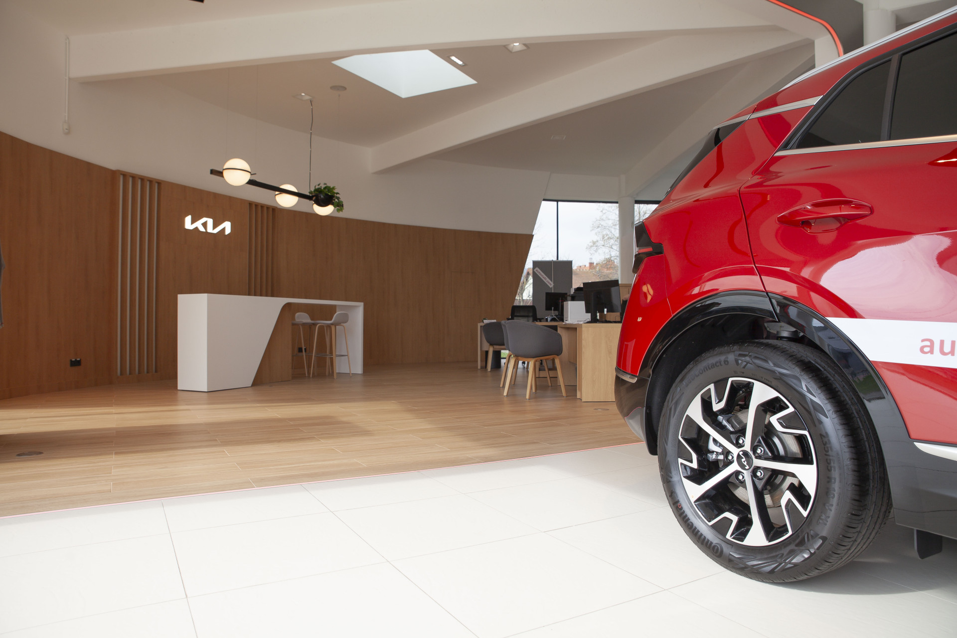 Auto Stahl Wien 21 – Neue Kia CI – Schauraum Außen und Innenaufnahmen 202504-66