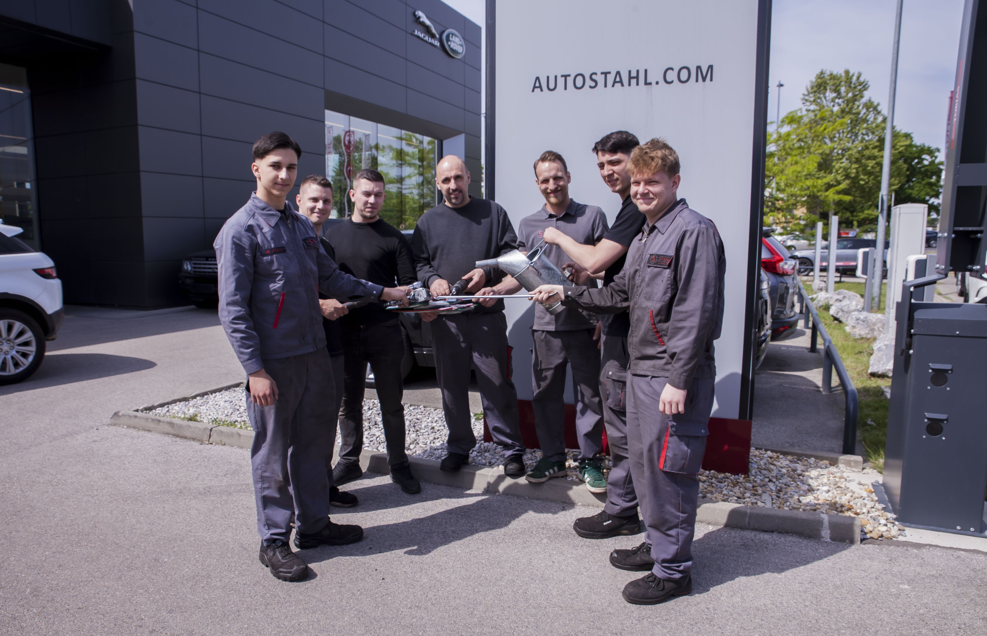 Auto Stahl Wien 23 – Teamfotos Werkstatt Wien 23 – 202505-029-5397x3480