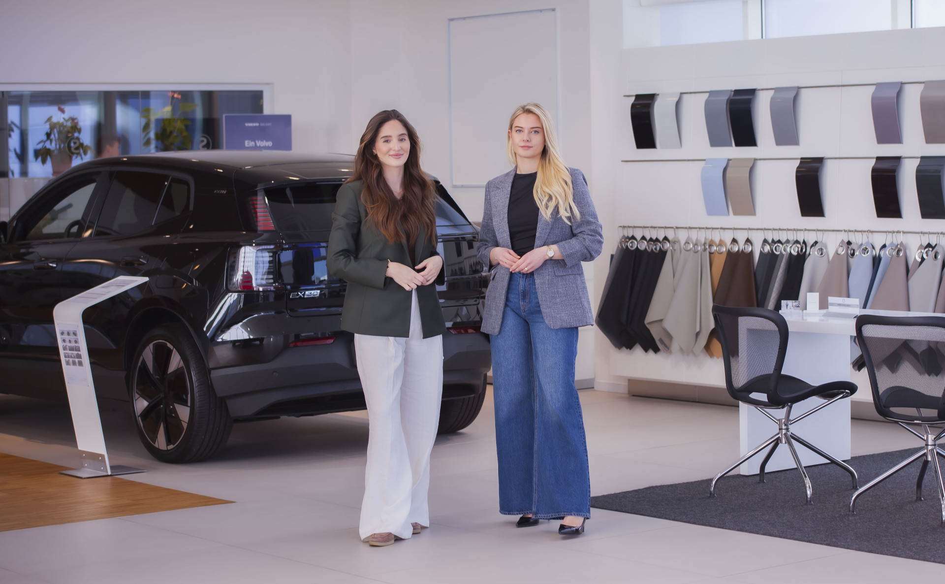 Auto Stahl Wien 22 Fotoshooting Sales Ladies Gruppe Duo Ramsauer Weber 20250321-58-4790x2958